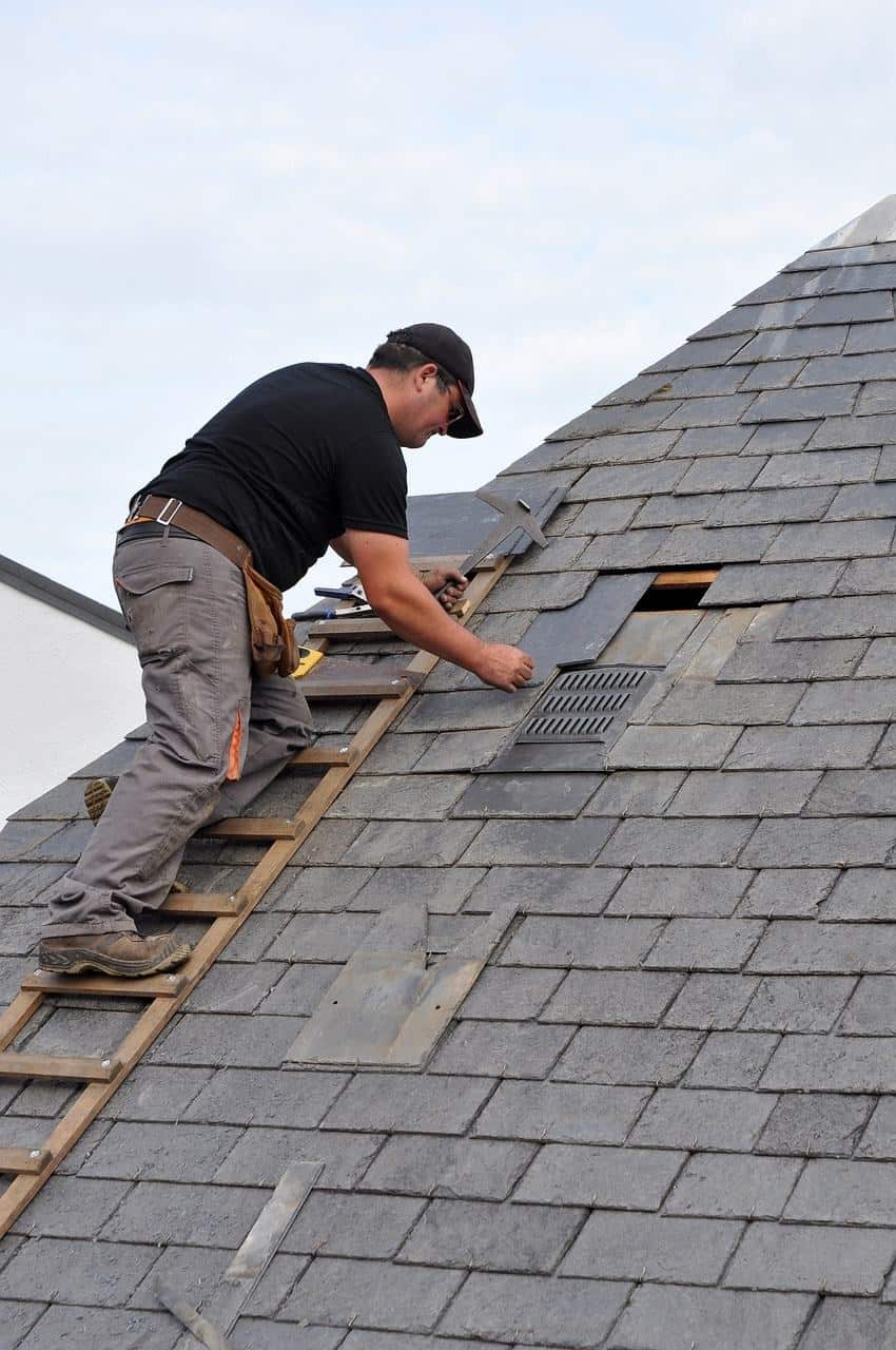 roofer-2967759_1280-min
